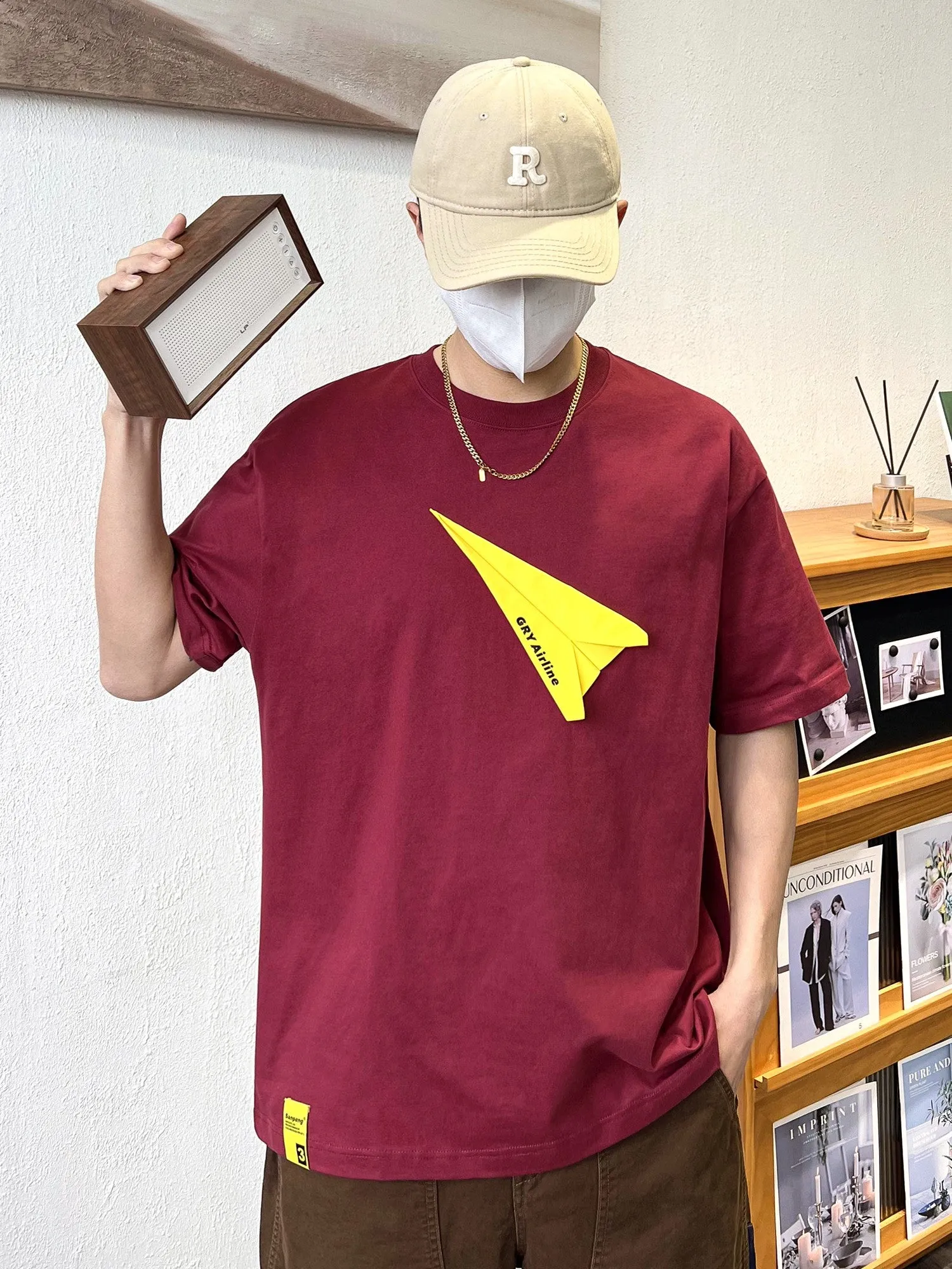 Men's T-shirts creative paper airplane sticker embroidered short sleeved T-shirt